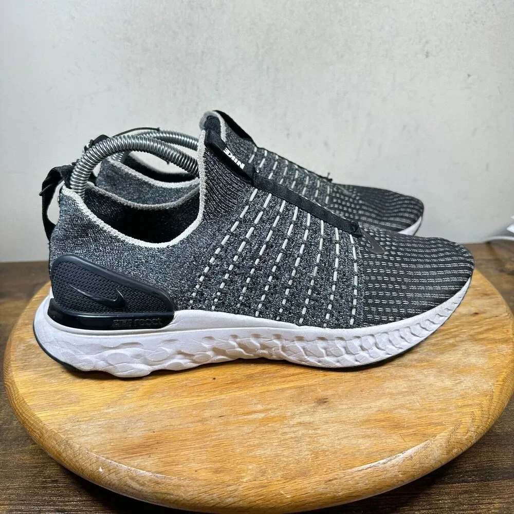 Nike‎ Epic React Phantom Flyknit Womens Size 10 Oreo Black Shoes CJ0280-002